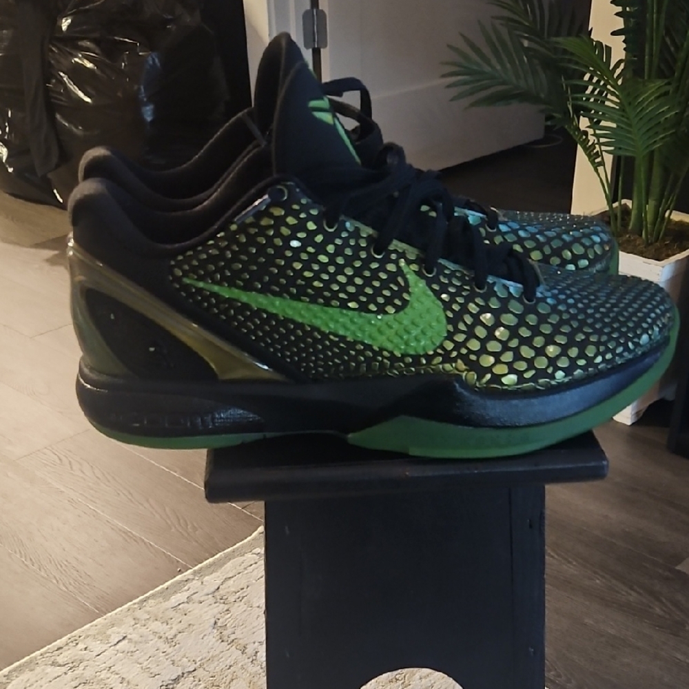 Nike Men's Black and Neon Green Athletic Shoes